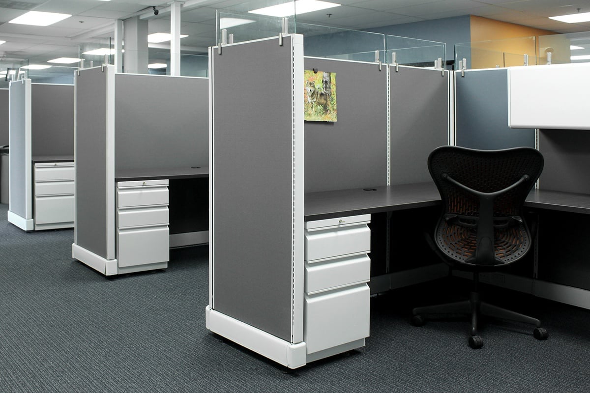 This conpany utilized high wall workstations.